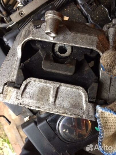 Опора двигателя Volkswagen Golf 5/Jetta 5/Passat B