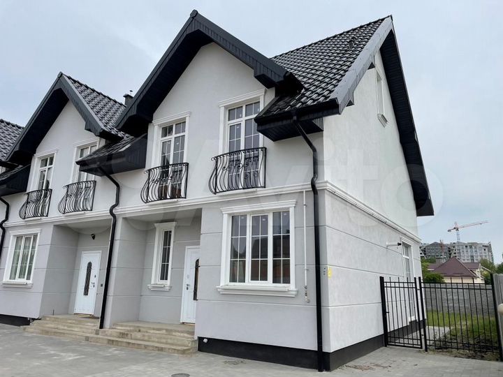 Таунхаус 180 м² на участке 4 сот.