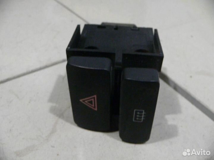 Кнопка аварийной сигнализации toyota Corolla E12