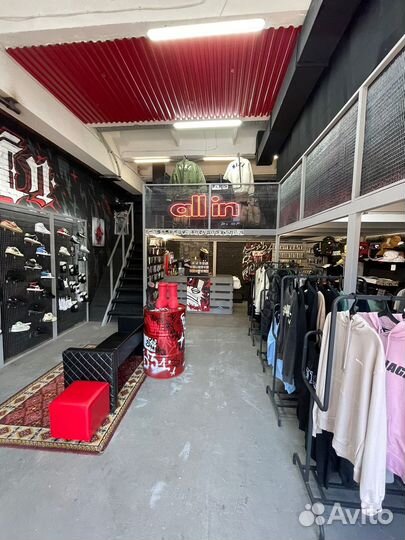 Магазин одежды и обуви