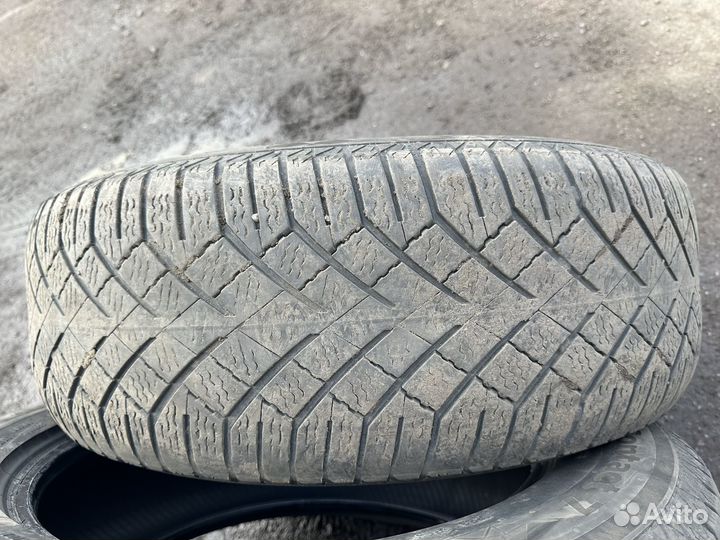 Continental ContiVikingContact 7 215/65 R17