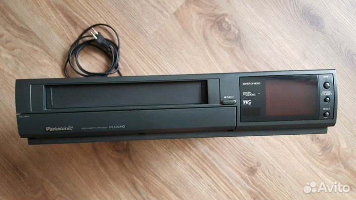 Видеомагнитофон Panasonic NV-L20EE