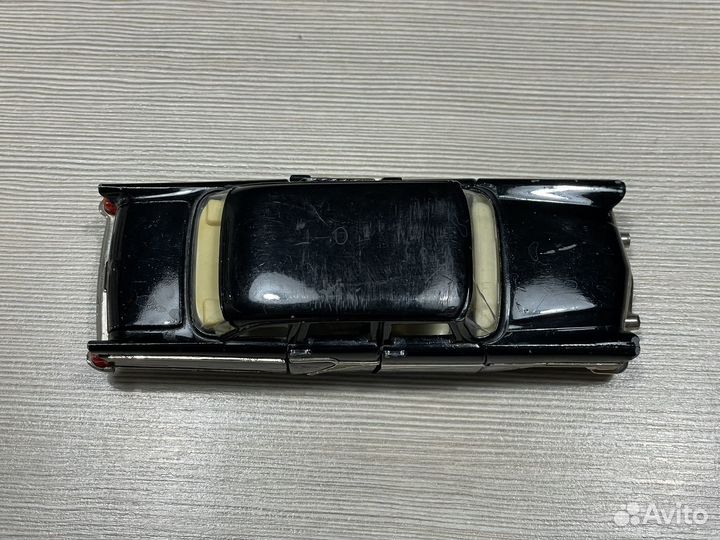 Модель 1/43 газ-13 Чайка