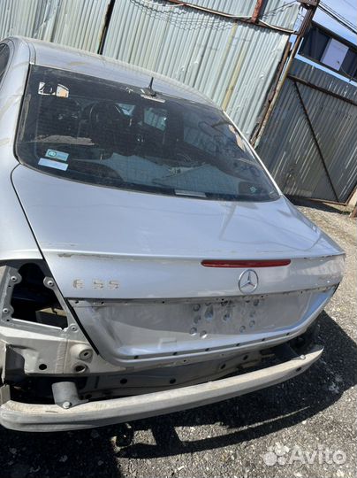 Крышка багажника Мерседес w211 цвет 744U