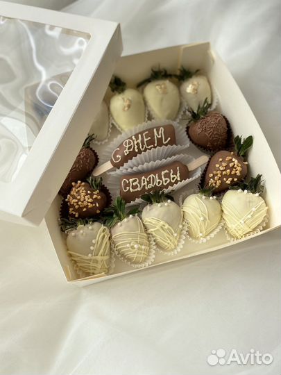 Подарок - клубника в шоколаде, мужчине - пельмени