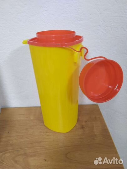 Контейнер для утилизации игл и других отходов