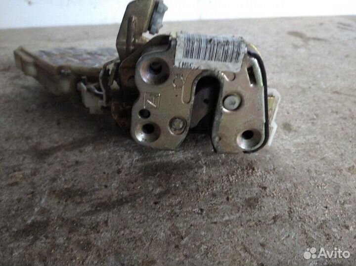 Замок двери задний левый Nissan Almera N16