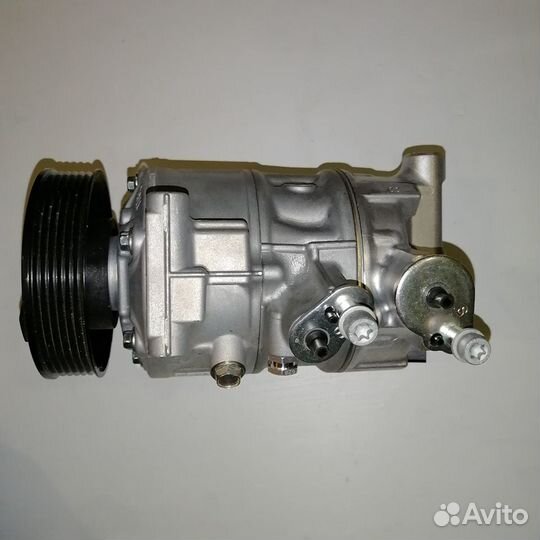 Компрессор кондиционера 5Q0820803M Octavia