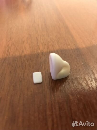 Подвесной унитаз с кнопкой в масштабе 1:35