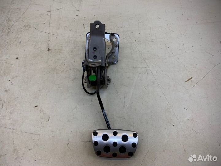 Педаль тормоза Toyota