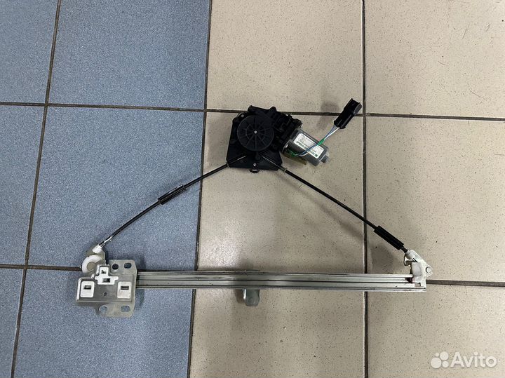 Стеклоподъемник передний правый Шевроле Нива