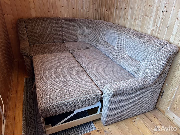 Угловой диван с ящиком для белья