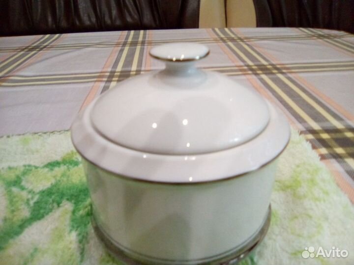 Сахарница леандер