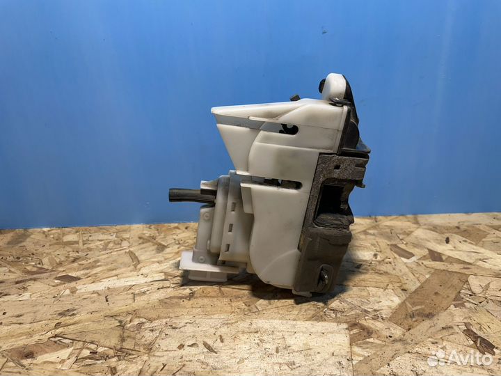 Замок задний правый golf 3