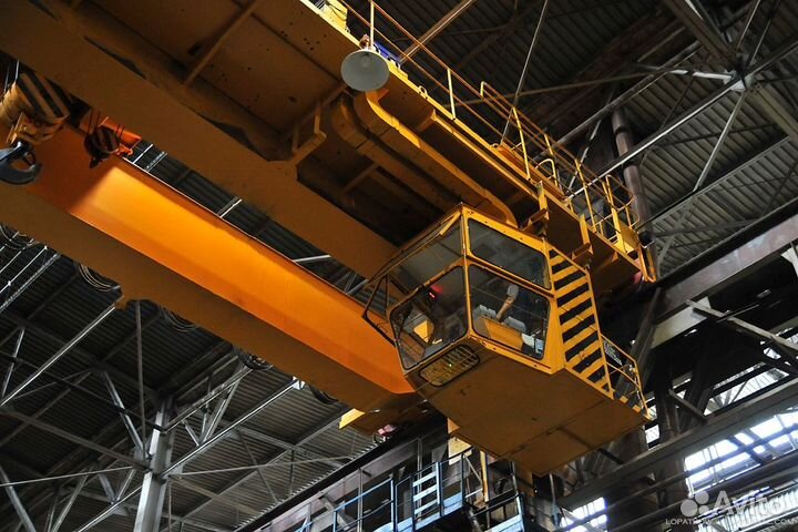 Машинист мостового крана