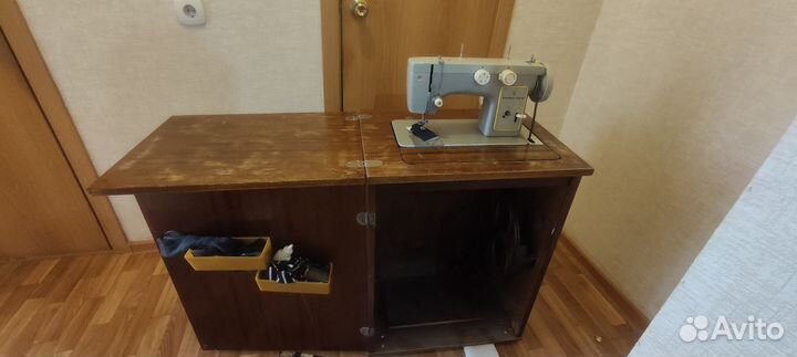 Швейная машина Чайка 142м