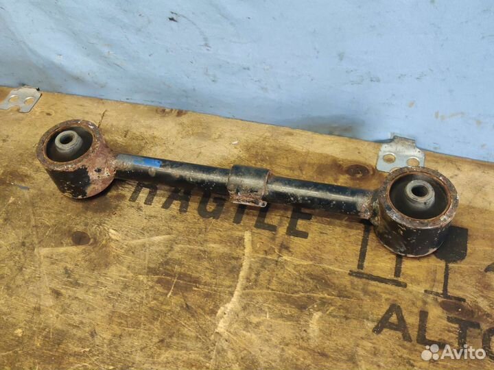 Тяга продольная задняя правая Toyota LC200 2016г