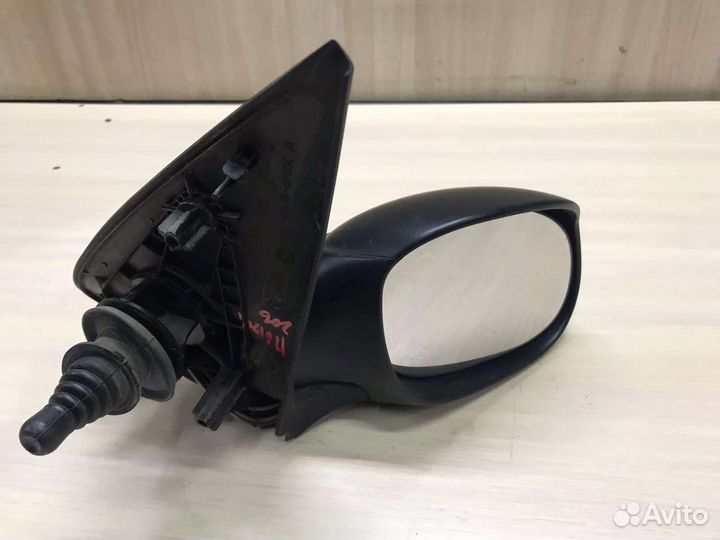 Зеркало правое Peugeot 206