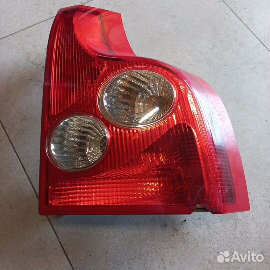 Фонарь задний правый на Volvo XC90 02-06 год