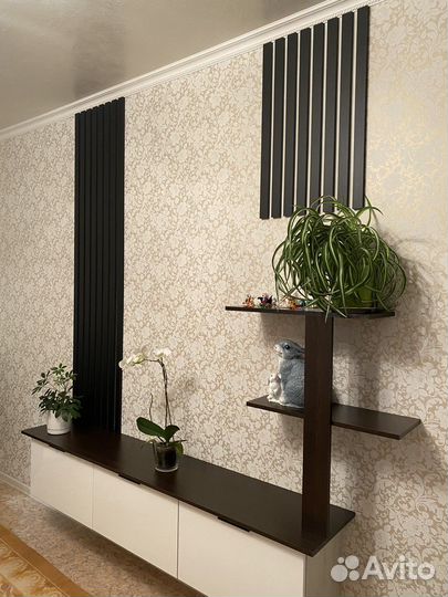 Полка под телевизор с рейками