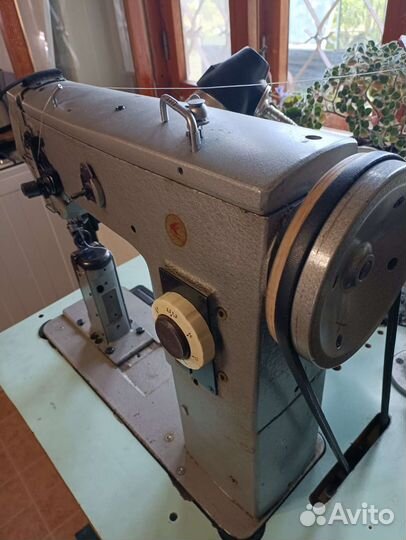 Машина швейная для кожи колонковая