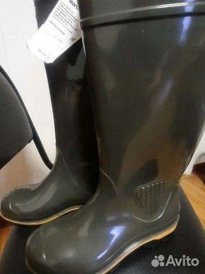 Резиновые сапоги