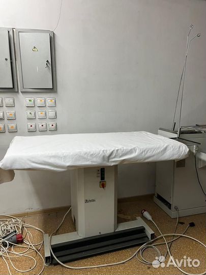 Профессиональный гладильный стол