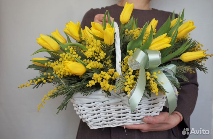 Тюльпаны Охапки букеты корзины