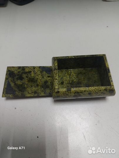 Шкатулка для украшений из змеевика