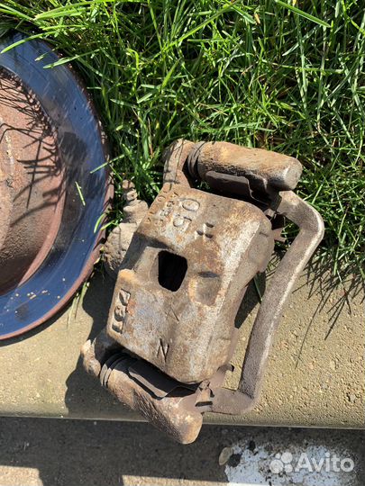 Задние суппорта и тормозные диски на галант 8