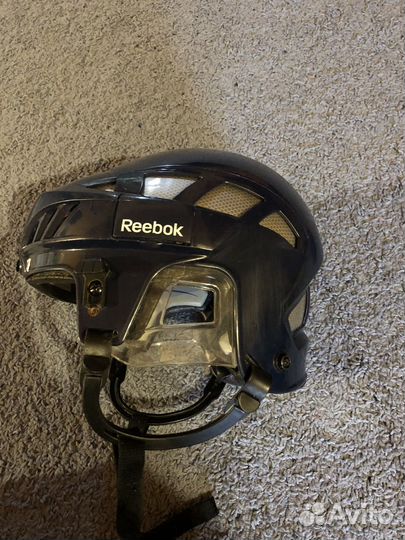 Хоккейный шлем