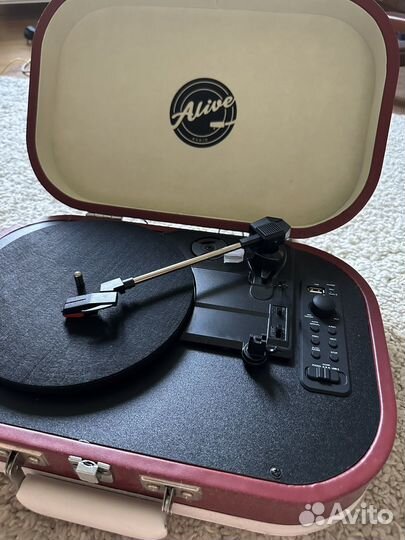 Виниловый проигрыватель Alive Audio VNT-02-SF