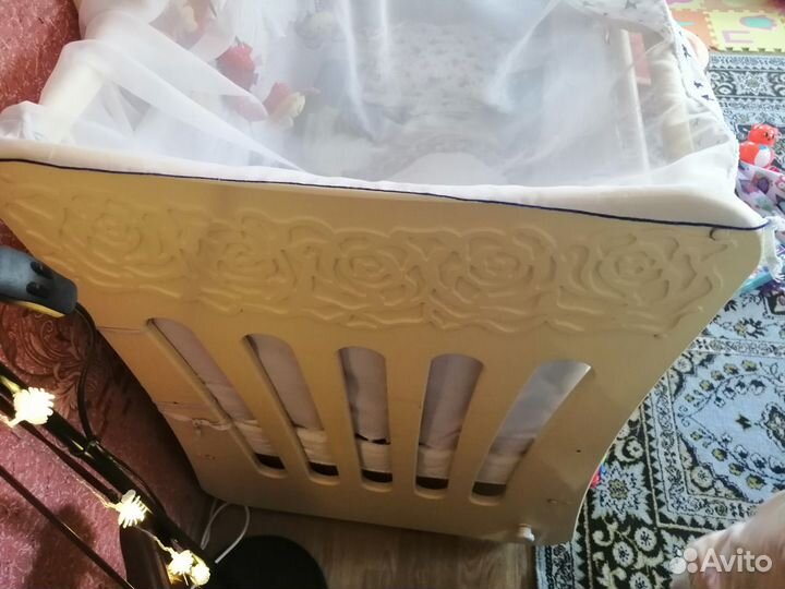 Детская кроватка с поперечным маятником