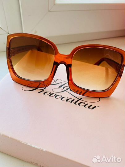 Новые солнцезащитные очки в ассортименте