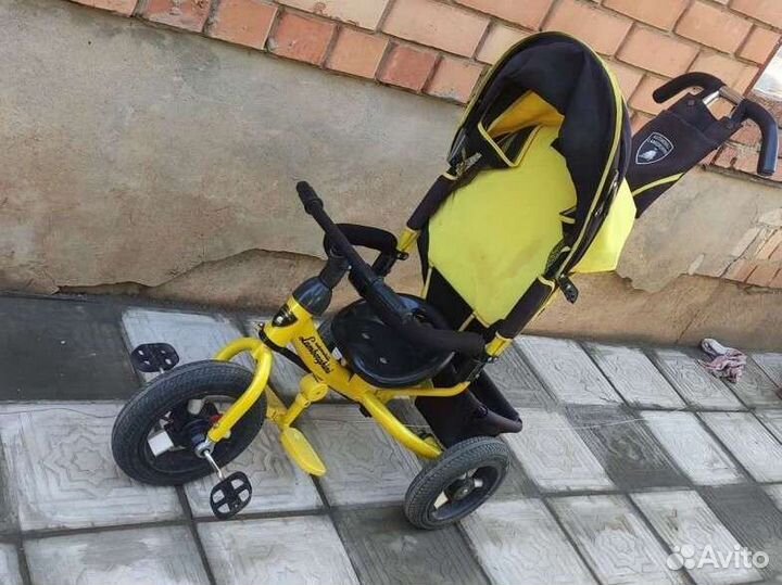 Детский трехколесный велосипед с ручкой