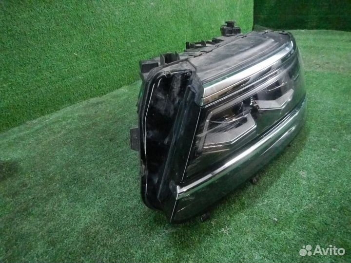 Фара левая Volkswagen Tiguan