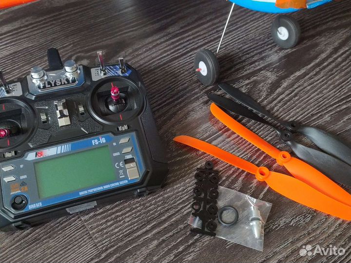 Новый радиоуправляемый пилотажный самолет Sbach342