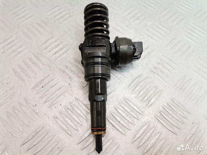 Форсунка Volkswagen Golf 5 2007 038130073AG