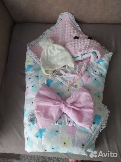 Конверт на выписку и шапочки