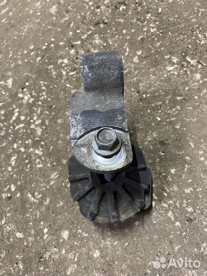 Опора кронштейн двигателя правый Додж Калибер