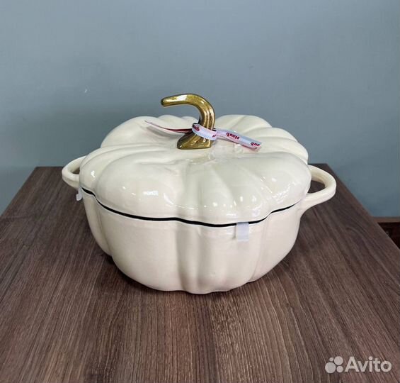 Чугнная кастрюля Staub