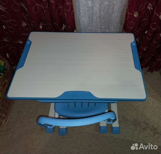 Школьная парта и стул