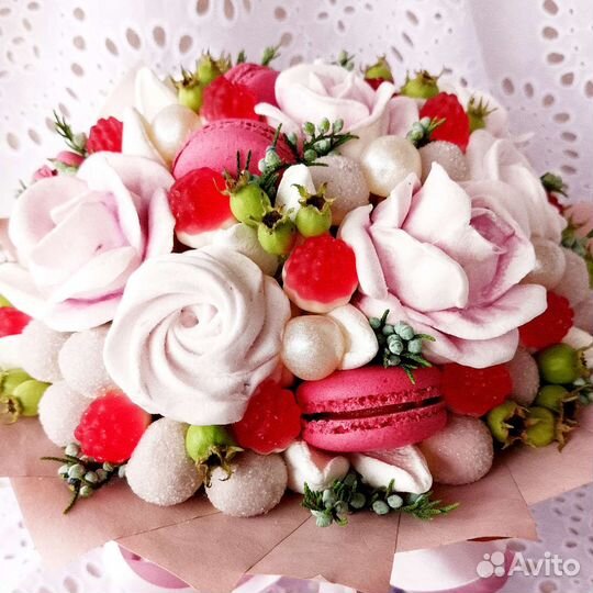 Съедобный букет из сладостей тренеру