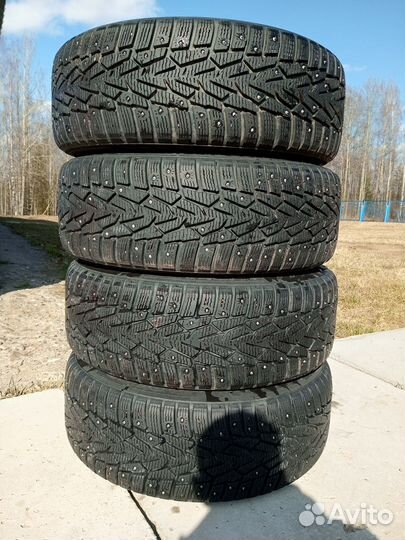Nokian Tyres Hakkapeliitta 7 215/65 R16