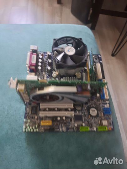 Материнская плата с процессором и памятью