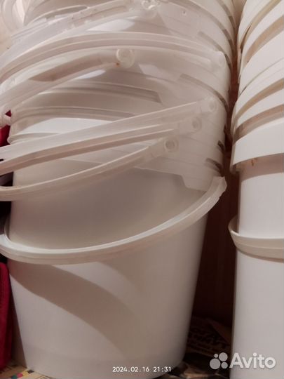 Ведро пластиковое с крышкой 5 литров