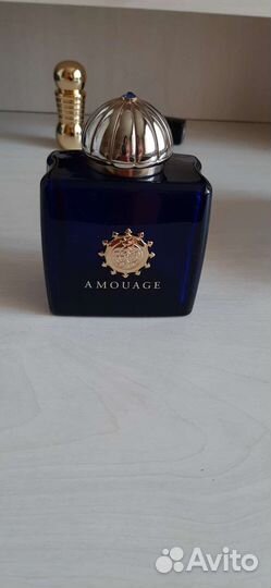 Пустые флакон из под парфюма и банка из под крема