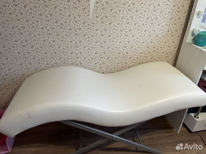 Анатомическая кушетка для наращивания ресниц