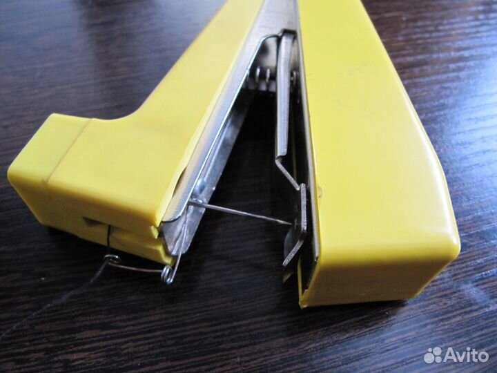 Швейная машинка ручная, зиг-зай