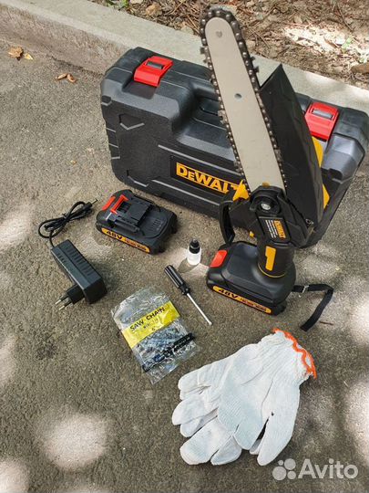 Цепная аккумуляторная пила dewalt